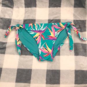 Adjustable swim suit bottoms